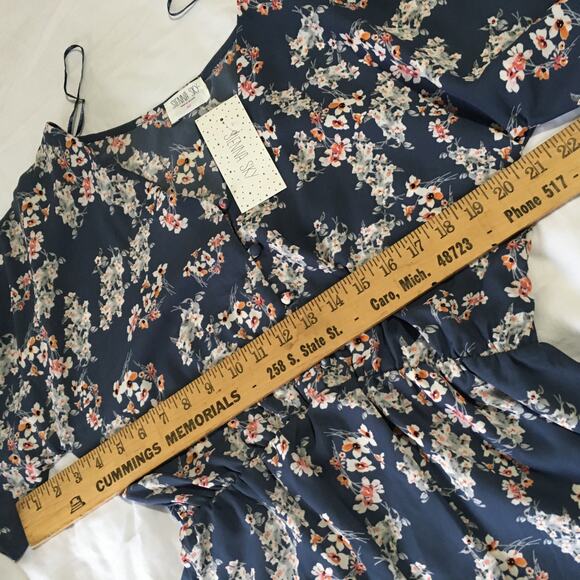 NWT Sienna Sky Navy floral short sleeve HI-LOW elastic waist SIZE M blouse - Picture 9 of 12